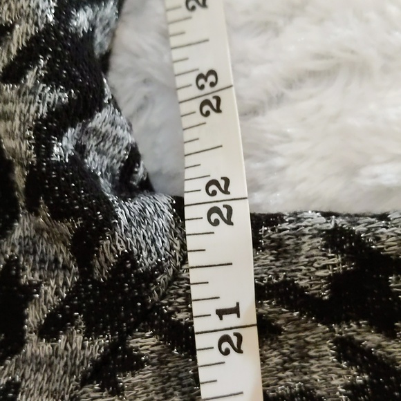 Kasper| Black and Silver Shimmering Houndstooth Cardigan Acrylic Blend - Picture 8 of 13